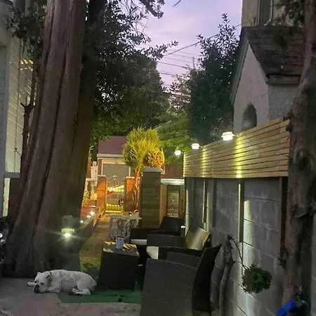 Historical Quiet In Queens Guest house