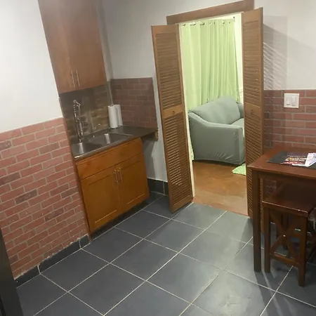 Guest house Historical Quiet In Queens *