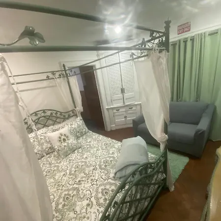 Historical Quiet In Queens Guest house *