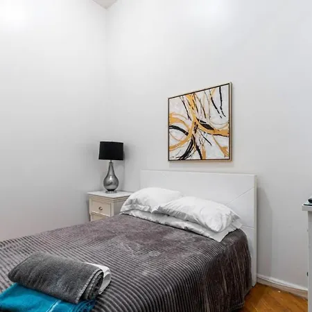 Majestic 3 Bedroom In Nyc! Apartment *