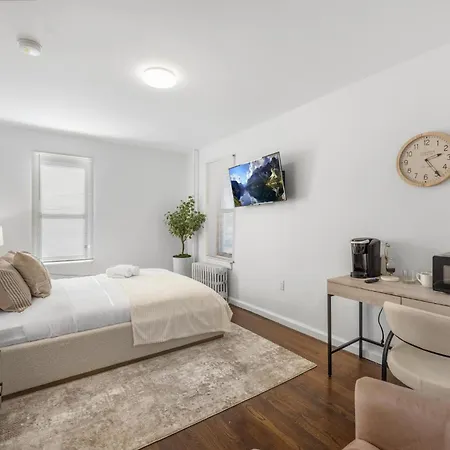 Serenity In Bay Ridge: Modern Getaway In Brooklyn *