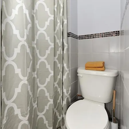 East Side 3 Bedroom And 2 Bathroom Apartment