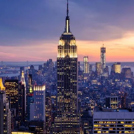 2br Walk To Restaurants & Time Square Apartment New York