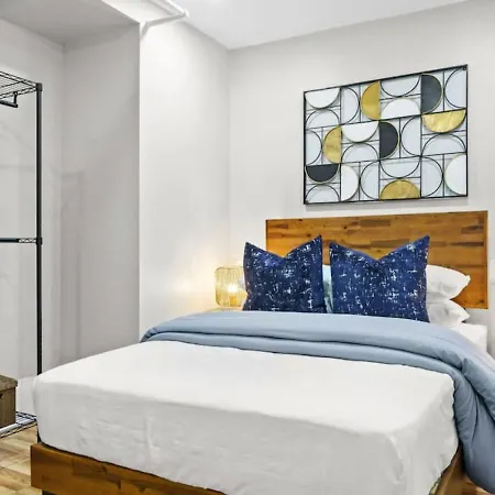 Family Brownstone With Private Backyard Near Subway * New York