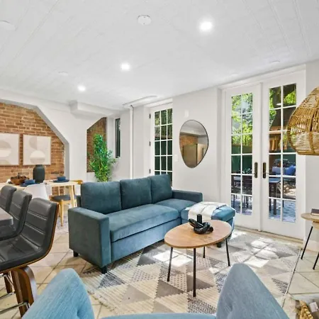 Holiday home Family Brownstone With Private Backyard Near Subway *