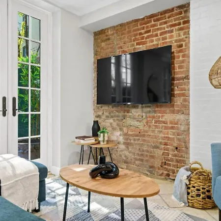 Family Brownstone With Private Backyard Near Subway *