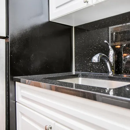 Apartment Spectacular 2 Beds/2 Baths *