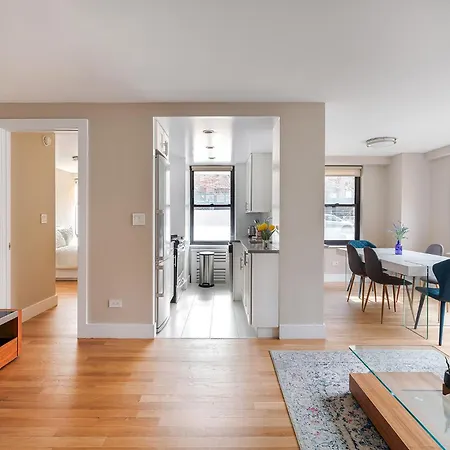 Luxury 3 Beds 2 Baths Apt In Prime Location Apartment *