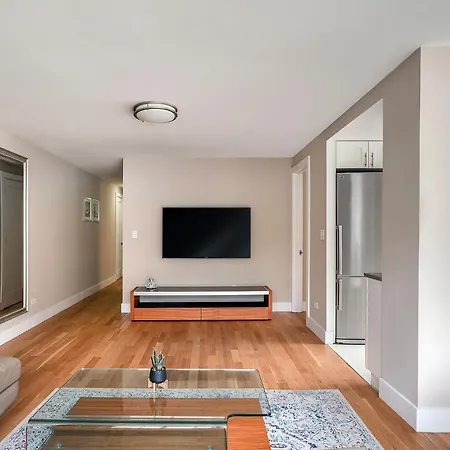 Apartment Luxury 3 Beds 2 Baths Apt In Prime Location