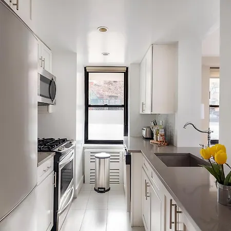 Luxury 3 Beds 2 Baths Apt In Prime Location