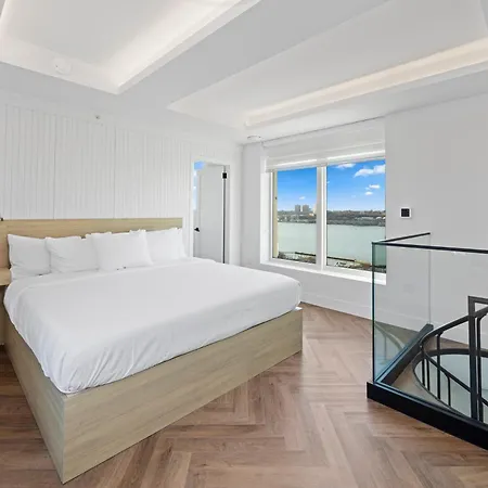 Riverside Tower Hotel 2*