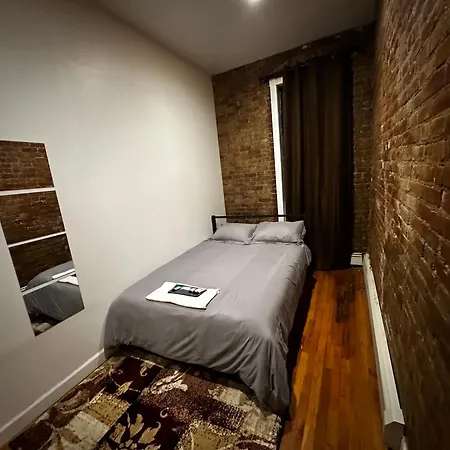 Cozy Townhouse In Manhattan Homestay