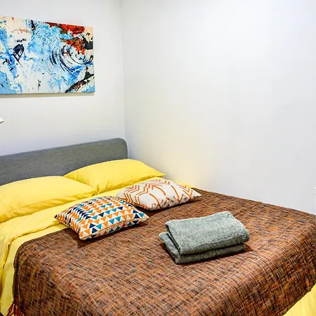 3 Bedroom Gorgeous In Hells Kitchen Apartment New York