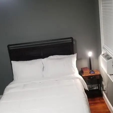 A Comfy Place In Queens Holiday home *