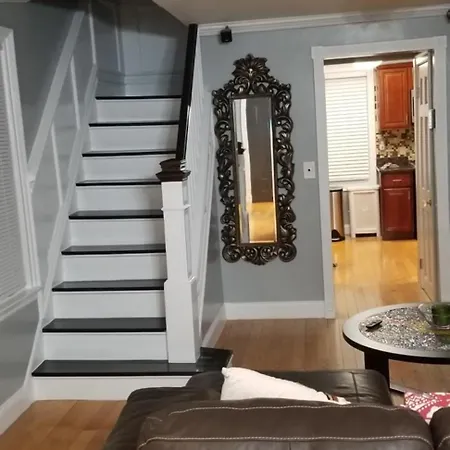 A Comfy Place In Queens *