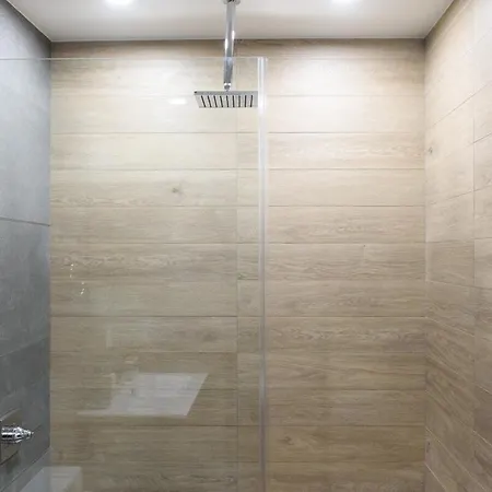 1597-9 Renovated Prime Ues Wd In Unit