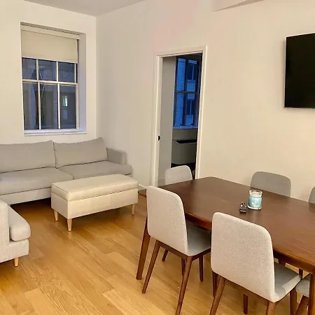 Apartment Street Gem 2bed 1bath *