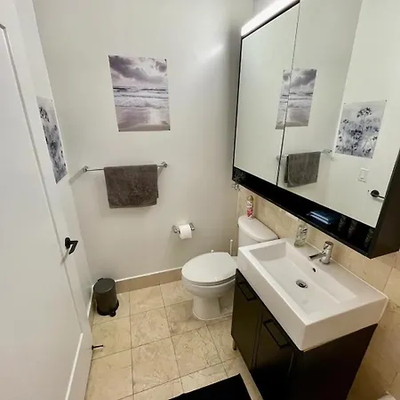Street Gem 2bed 1bath *