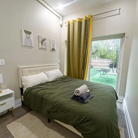 Apartment Charming 2br Bkyrd Near Williamsburg New York