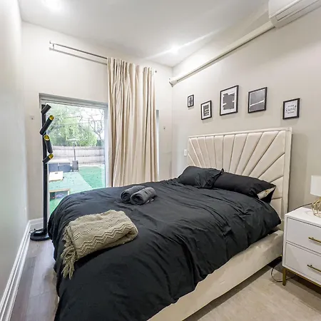 Charming 2br Bkyrd Near Williamsburg * New York