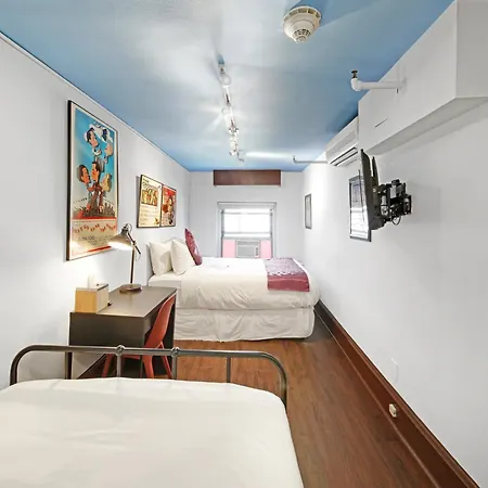 Chelsea Pines Hotel