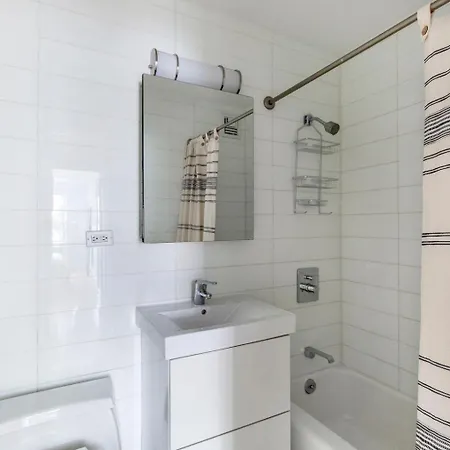 Lenox Hill 2br W Elevator Doorman Nr Art Nyc-1284 New York