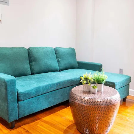 Stylish 2br In Manhattan *