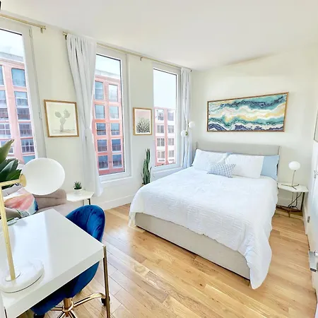 Large One Bedroom - Massive Private Terrace - Luxury Building - Williamsburg - Greenpoint New York