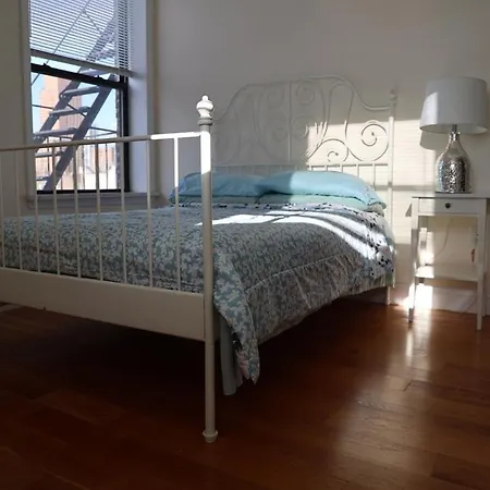 Modern In By Park Apartment