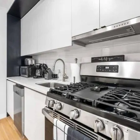 Stylish Studio At Ues Apartment