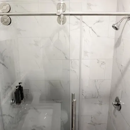 Newly Renovated - Minutes From The Apartment