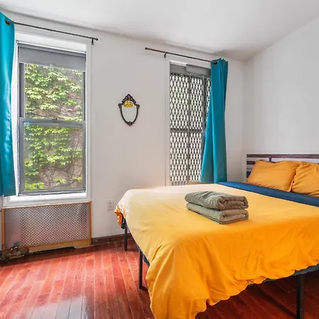 Lower East Side Vintage Cozy 2bedroom