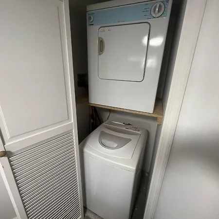 Luxury Lower Ground 2bd - Manhattan Apartment *