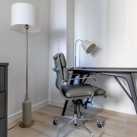 Apartment Midtown West 1br W Gym Wd Nr Bryant Park Nyc-1380
