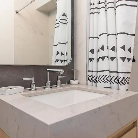 Lux Designer Nomad 1br Doorman!