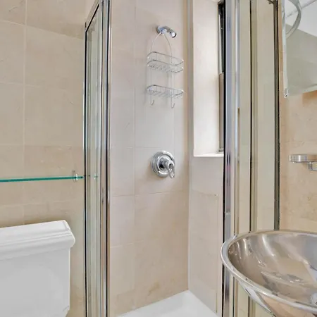 Hip W Village 1br W Wd Nr 1 Train Nyc-853 *