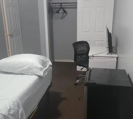 In A House With Queen Bed In A Landlord Hosted Three Bedroom *