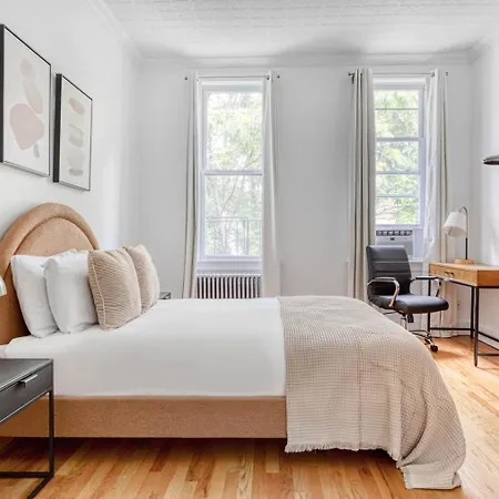 Greenpoint 1br W Wd Nr Mccarren Park Nyc-886 * New York