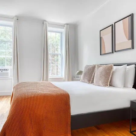 Apartment Greenpoint 1br W Wd Nr Mccarren Park Nyc-886