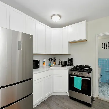 Amazing And Spacious Furnished Studio, East Side Apartment