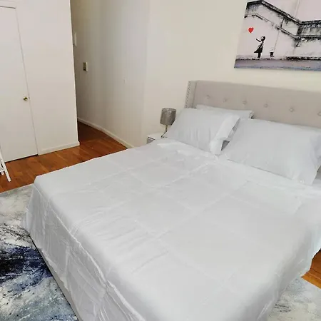 Cozy Studio Steps To Central Park Upper E Side *