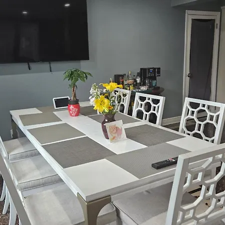 Luxury Hotel-style In Queens, Homestay