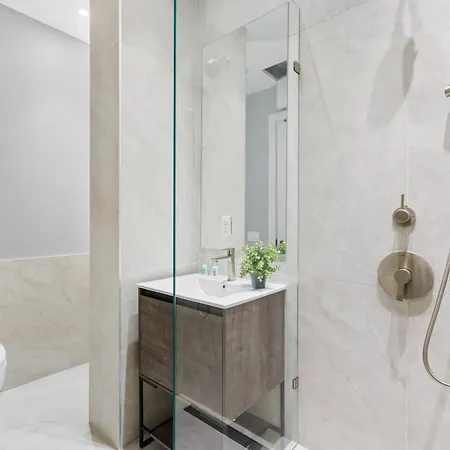 Global Luxury At The Arches Hotel