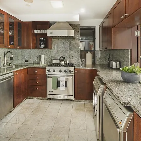 Apartment Manhattan Marvel Luxury Living In A Townhome Oasis I The Atrium I