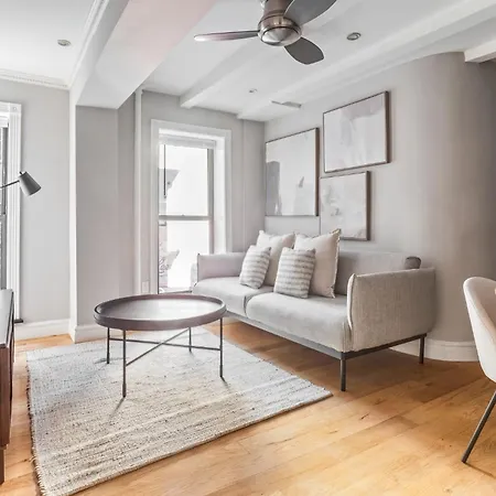 Charming 2bed 1bth Apt