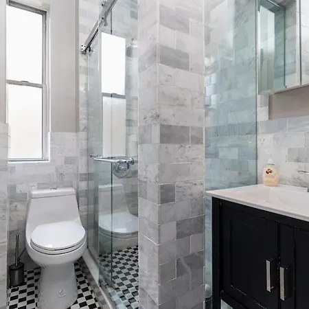 Renovated Lower Eastside 2br Washer Dryer