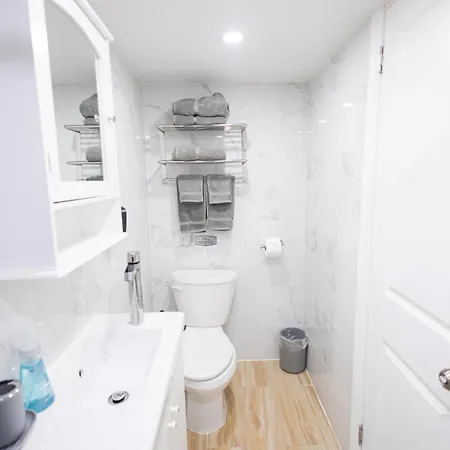 C8 Crown 1 Bedroom Apartment *