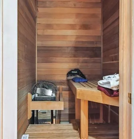 Holiday home Surprisingly Unique 2br Urban Oasis With Sauna In Ny New York