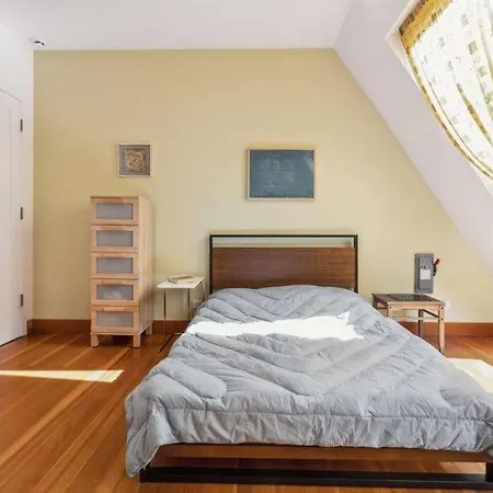 Holiday home Surprisingly Unique 2br Urban Oasis With Sauna In Ny New York