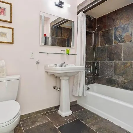 Holiday home Surprisingly Unique 2br Urban Oasis With Sauna In Ny New York